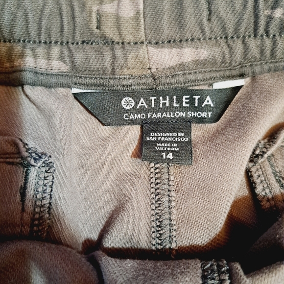 Athleta Camo‎ Farallon Short Size 14 - Picture 3 of 4